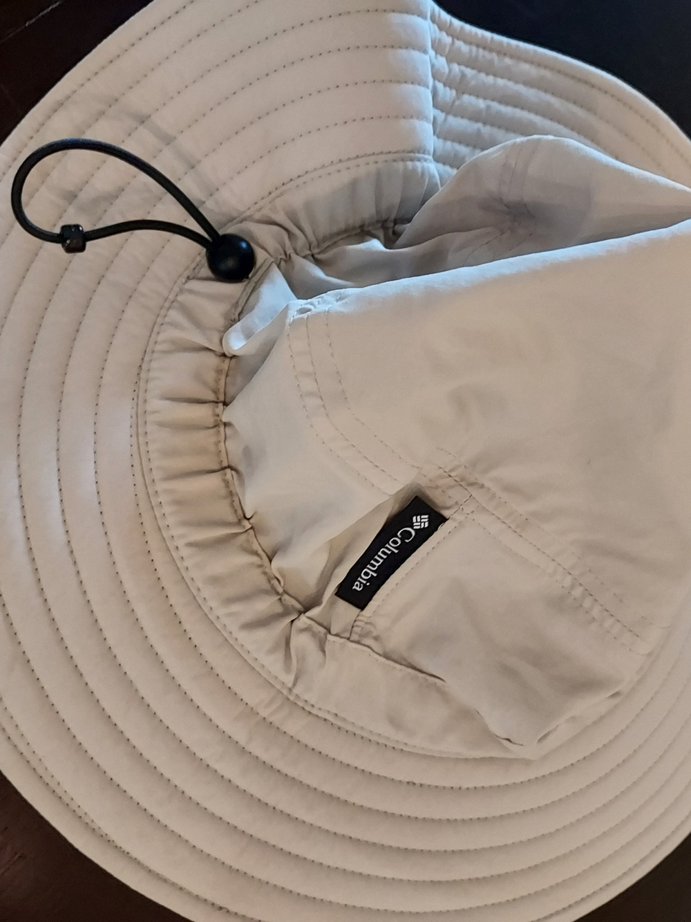 Columbia Beige UPF 30 Adjustable Bucket Hat. 8" NWOT